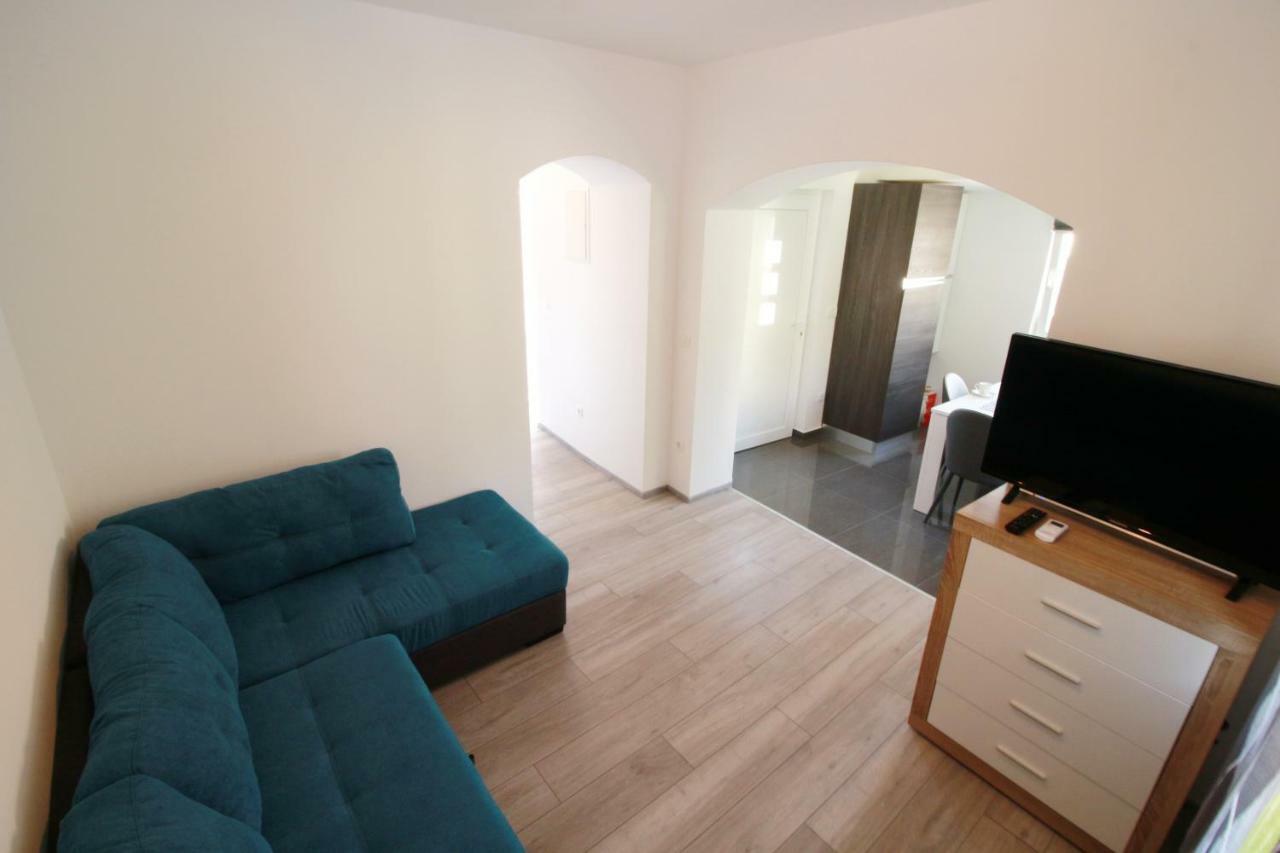 Apartment Sara With Seaview Petrcane Luaran gambar