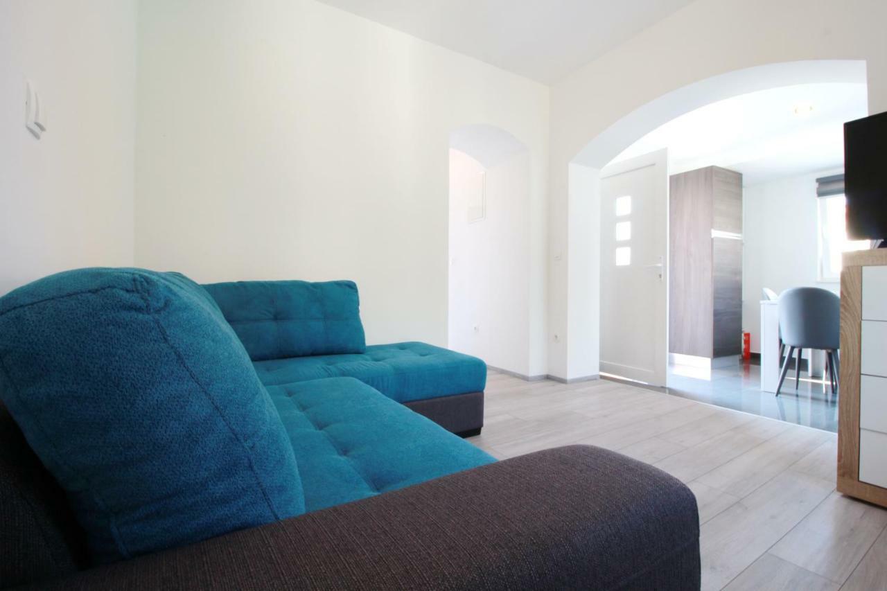 Apartment Sara With Seaview Petrcane Luaran gambar