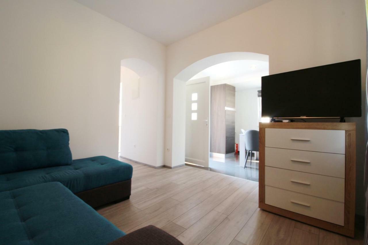 Apartment Sara With Seaview Petrcane Luaran gambar